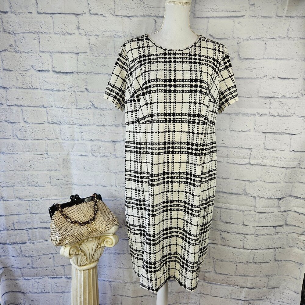 NWT Motherhood Maternity Size 1X Black/Off White Plaid Short Sleeve Sheath Dress